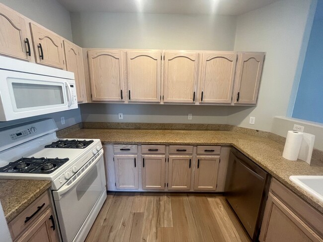 Building Photo - Guard Gated 2 Bedroom Condo - Red Hills in...