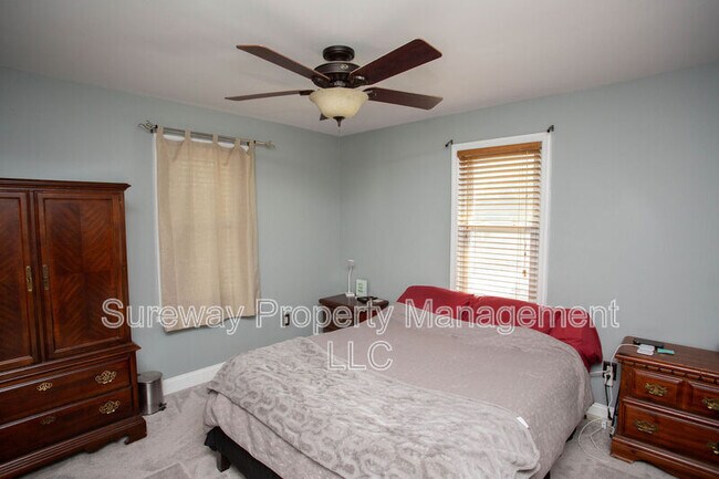 Building Photo - 417 N Warwick Rd