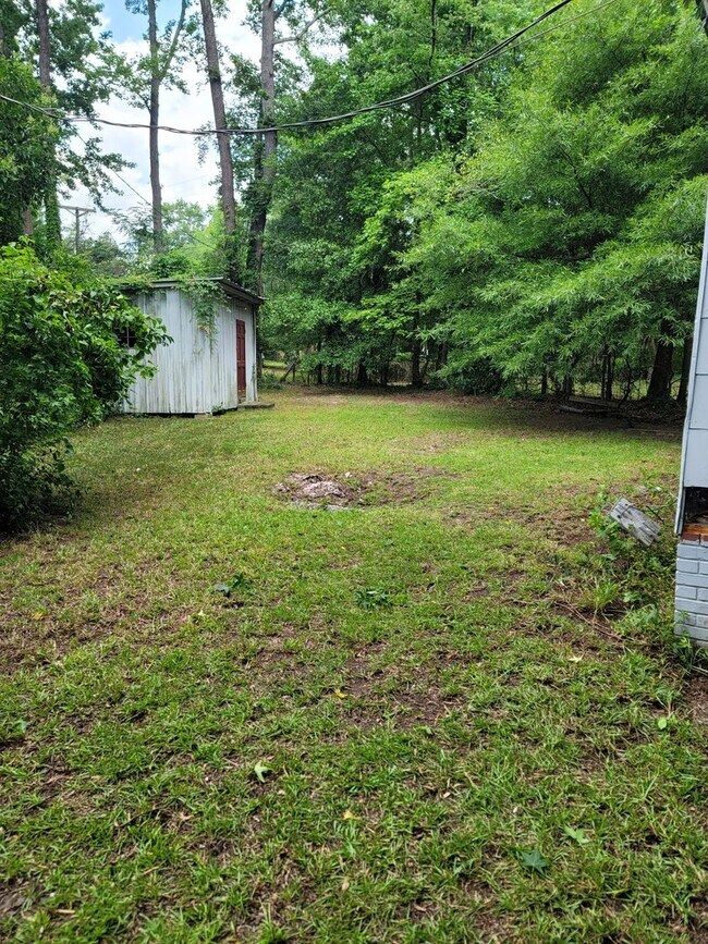 Building Photo - 2833 Wesley Dr