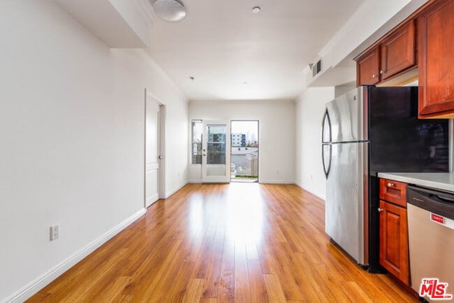 Building Photo - 1025 Dewey Ave