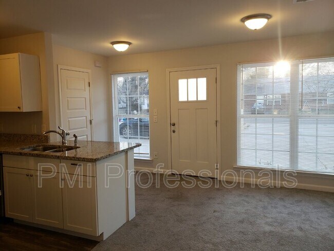 Building Photo - 632 East St