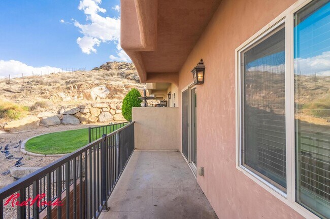 Building Photo - 2075 S Sir Monte Dr
