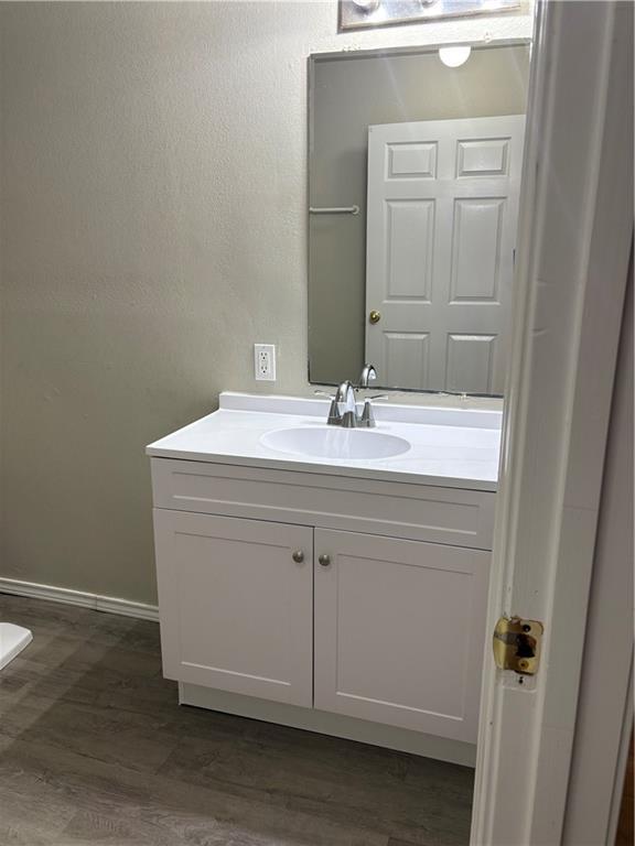 Building Photo - 944 N Storer Ave