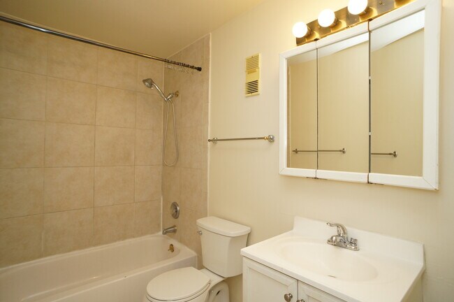 Building Photo - 1101 Florence Ave