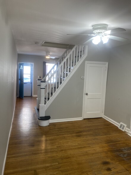 Living/dining room - 3241 Edgemont St
