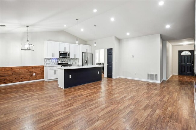 Building Photo - 2061 Tiger Flowers Dr NW