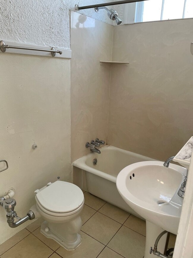 Building Photo - 1BD/1BA Apartment Uptown on Mardi Gras Parade Route