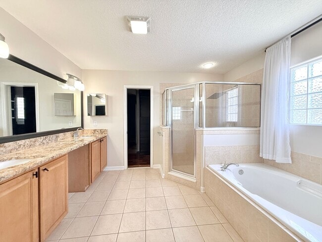 Building Photo - Spacious Two-Story Home with Hot Tub, Pool Table & Fenced Yard in Panther Creek