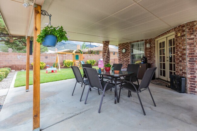 Building Photo - 3 bed 2 bath beautiful home!