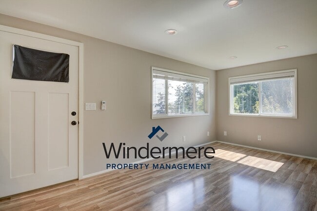 Building Photo - Charming 1 bed 1 bath With A View