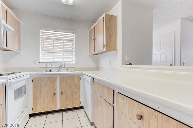 Building Photo - 2975 Juniper Hills Blvd