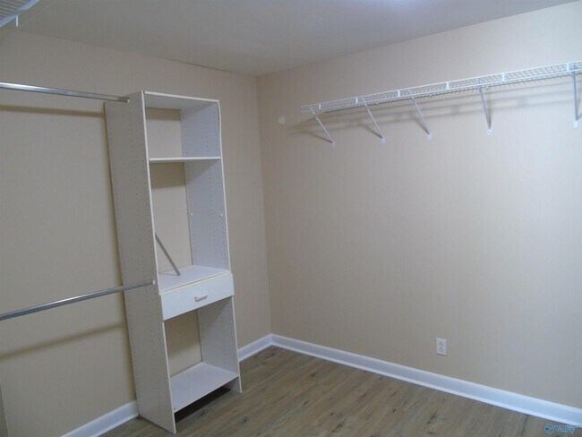 Building Photo - 2504 Maysville Cir NE