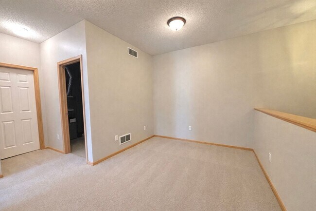 Building Photo - Gorgeous 2bed 2bath Townhome in Bailey’s Arbor