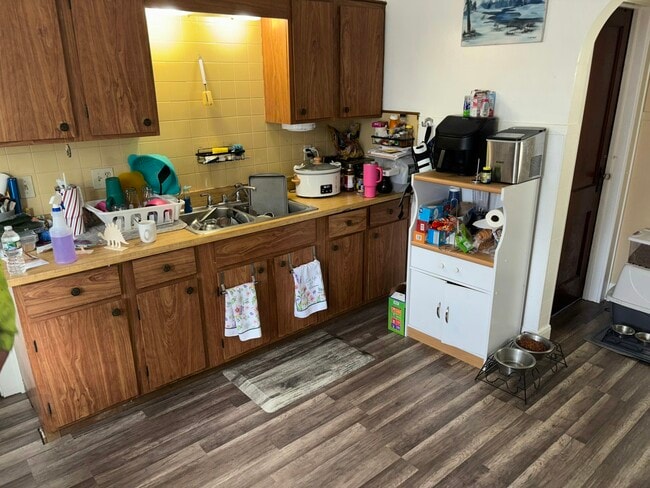 Building Photo - 301 S Main St