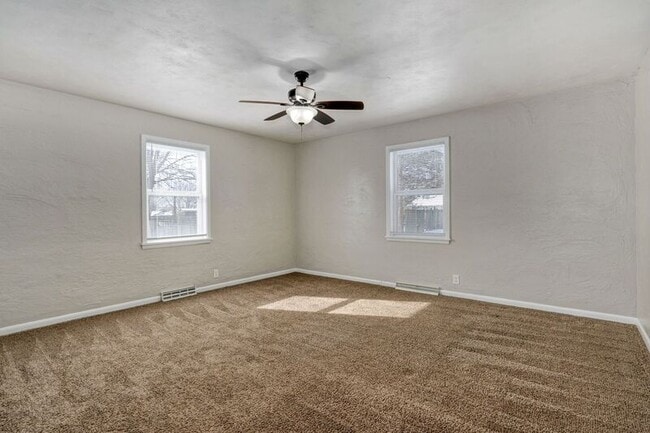 Building Photo - 3863 S Broadway Ave