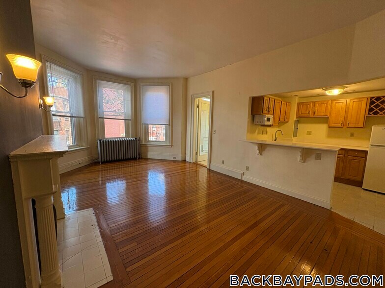 Building Photo - 379 Commonwealth Ave