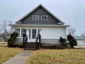 Building Photo - Updated 2 BD/ 2 BA Home