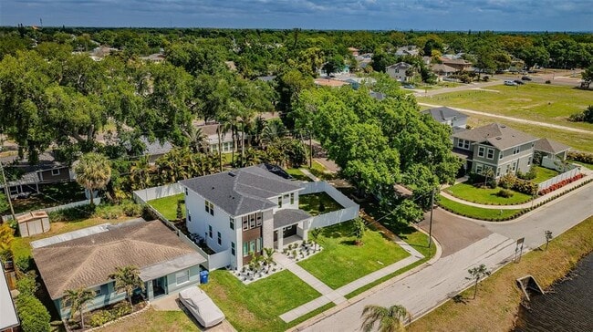 Building Photo - 1701 25th Ave N