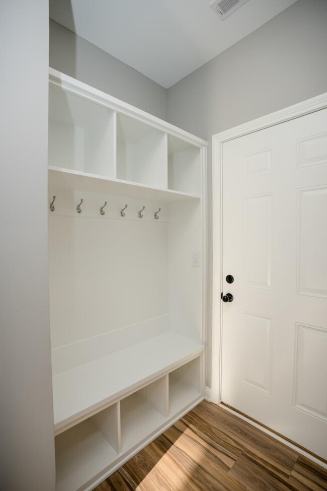 Building Photo - 924 Camden Ct