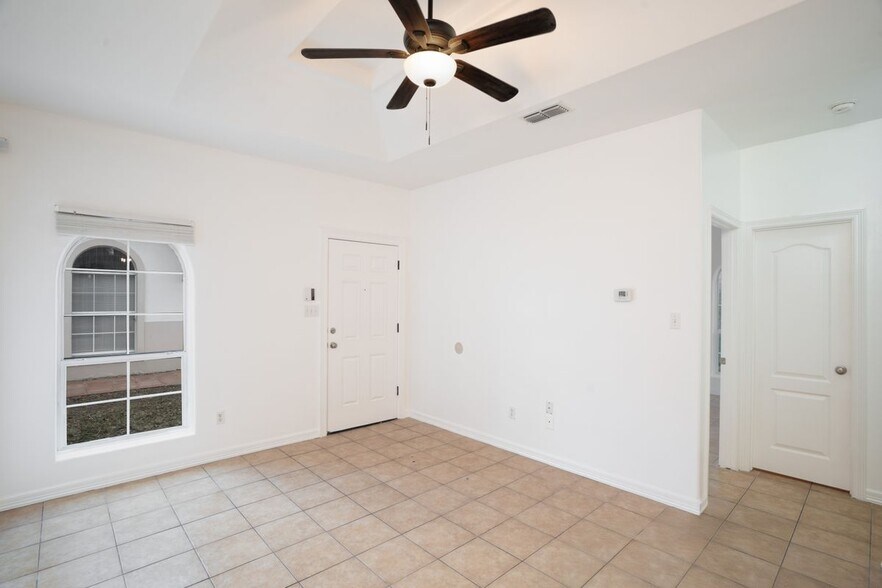Building Photo - 604 Buena Vista Dr