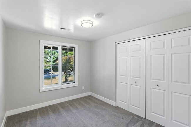 Building Photo - Beautifully Remodeled One Level 3 Bedroom,...