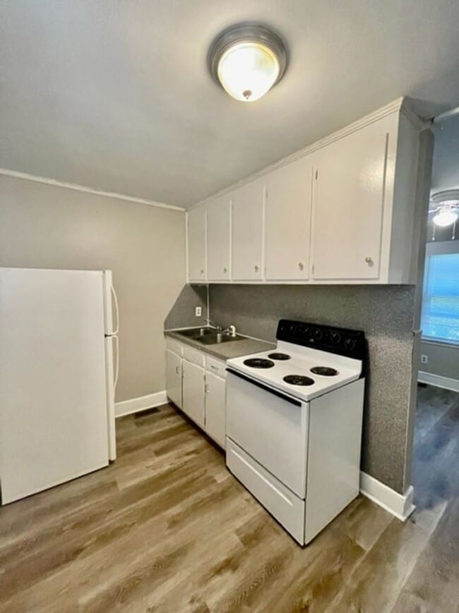 Building Photo - 4503 Lochleven St
