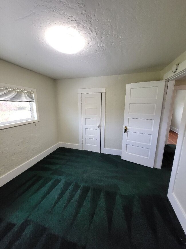 Building Photo - STATUS: *RENTED*| R98C | $2095.00