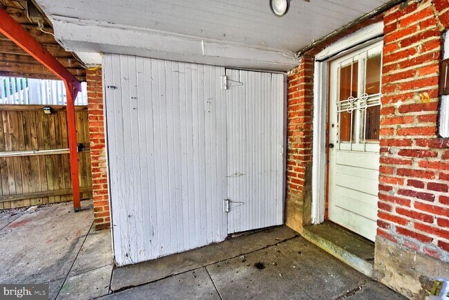 Building Photo - 623 Farragut St NW