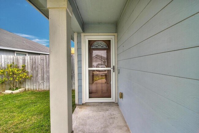 Building Photo - 2409 Gold Star Dr