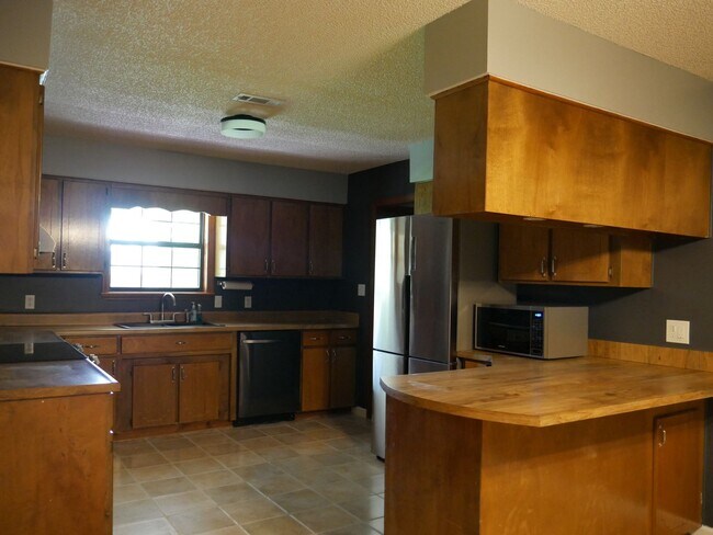 Building Photo - 3634 Becky St