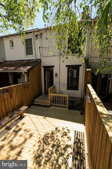 Building Photo - 640 Dover St