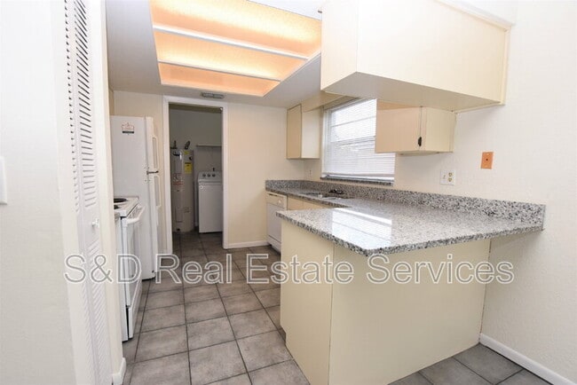 Building Photo - 1804 Crystal Grove Dr