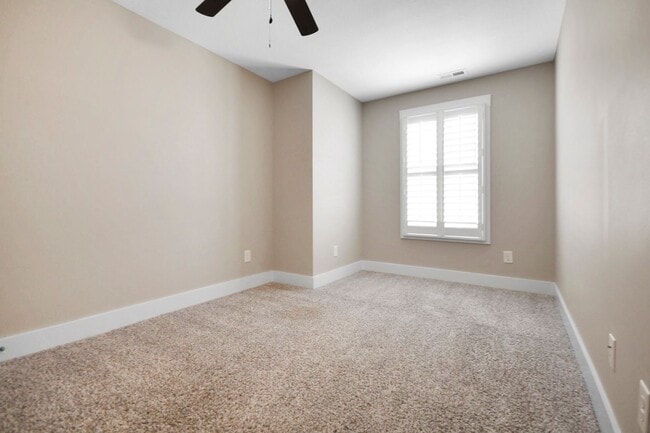 Building Photo - Pet Friendly Four Bedroom!