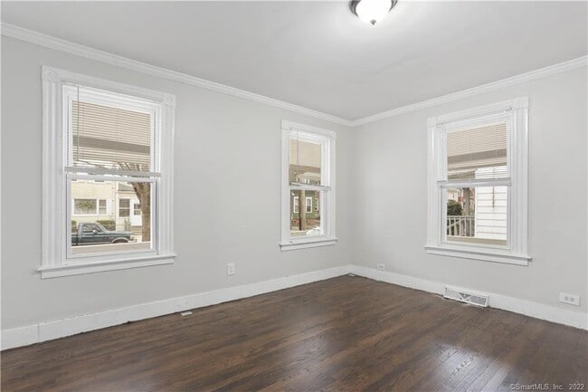 Building Photo - 393 Huntington St