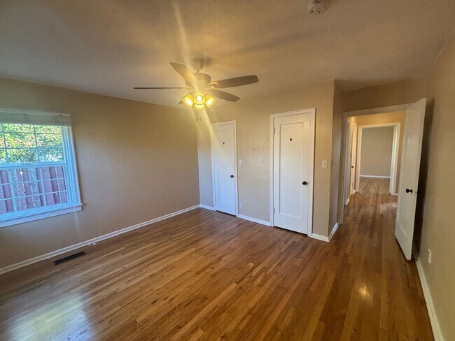 Building Photo - Charming 3 Bedroom 1 Bath single story home, with large yard