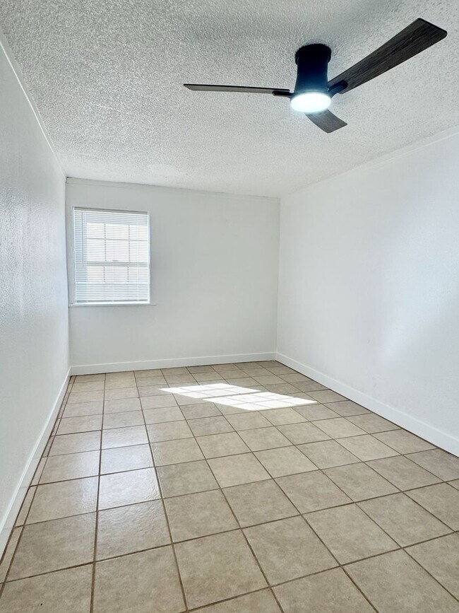 Building Photo - Charming Ground-Floor Apartment in Gated Community