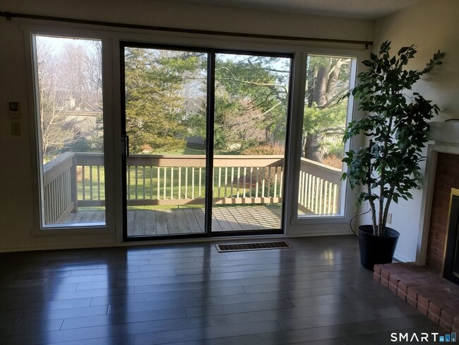 Building Photo - 434 Heritage Vlg