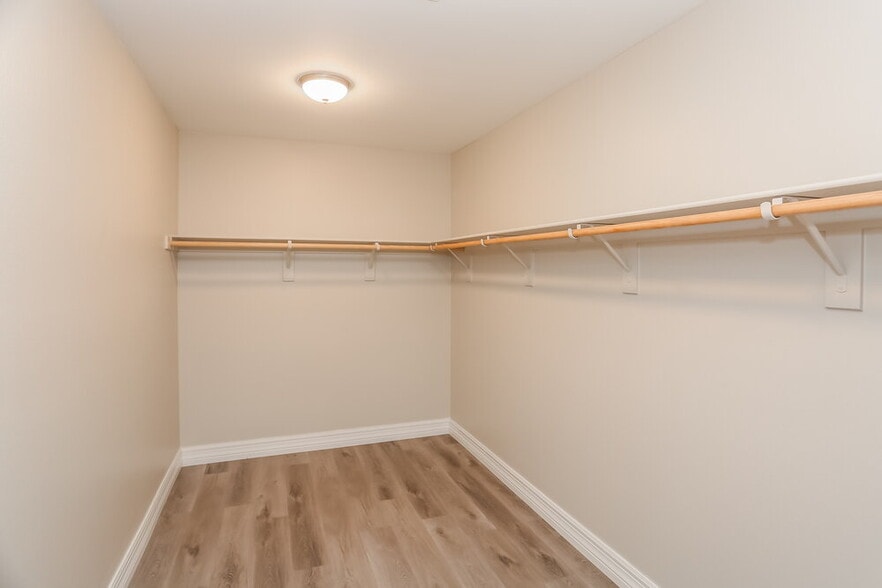 Building Photo - 5809 Magic Oak St