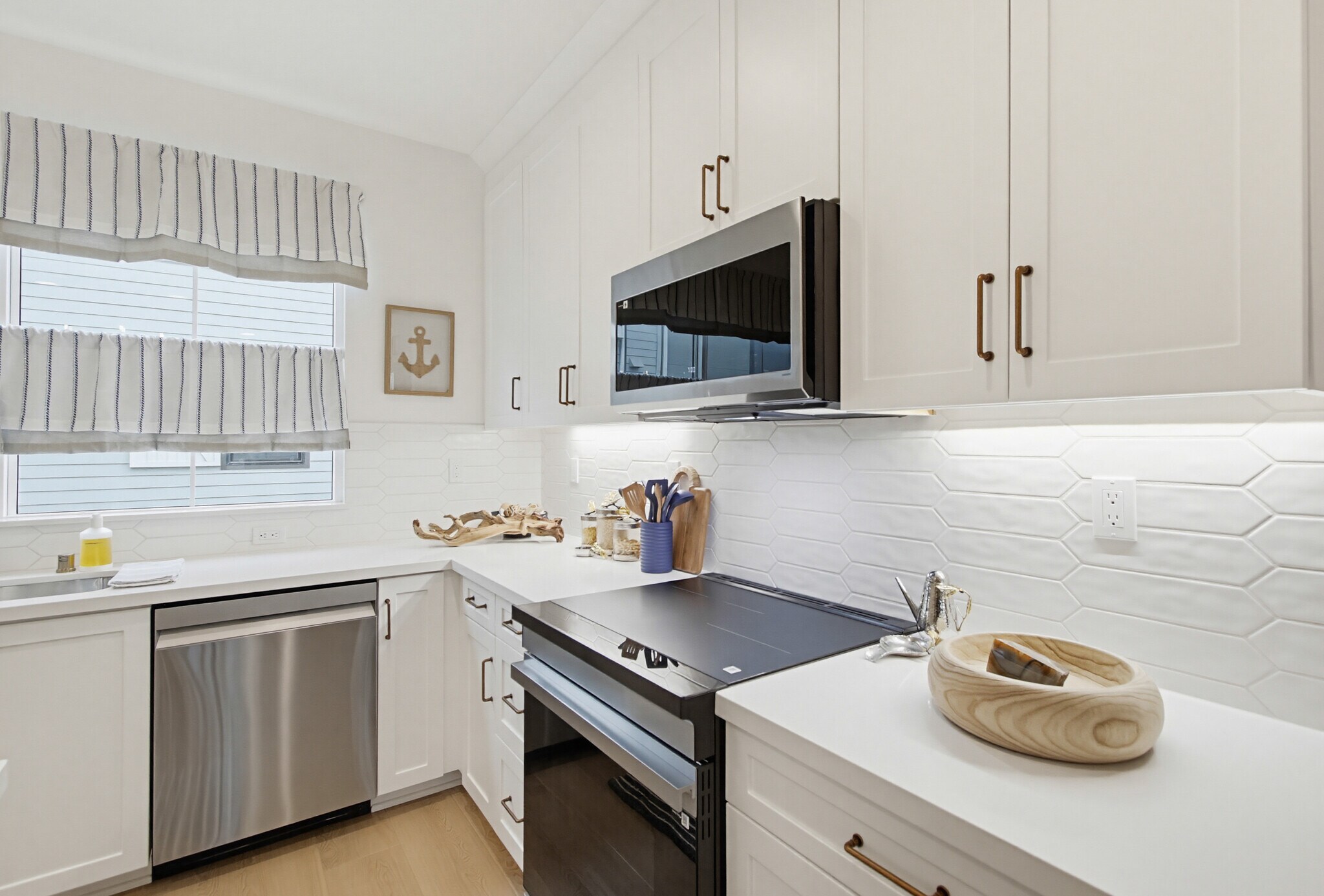 Building Photo - 2528 Delphinium Ln