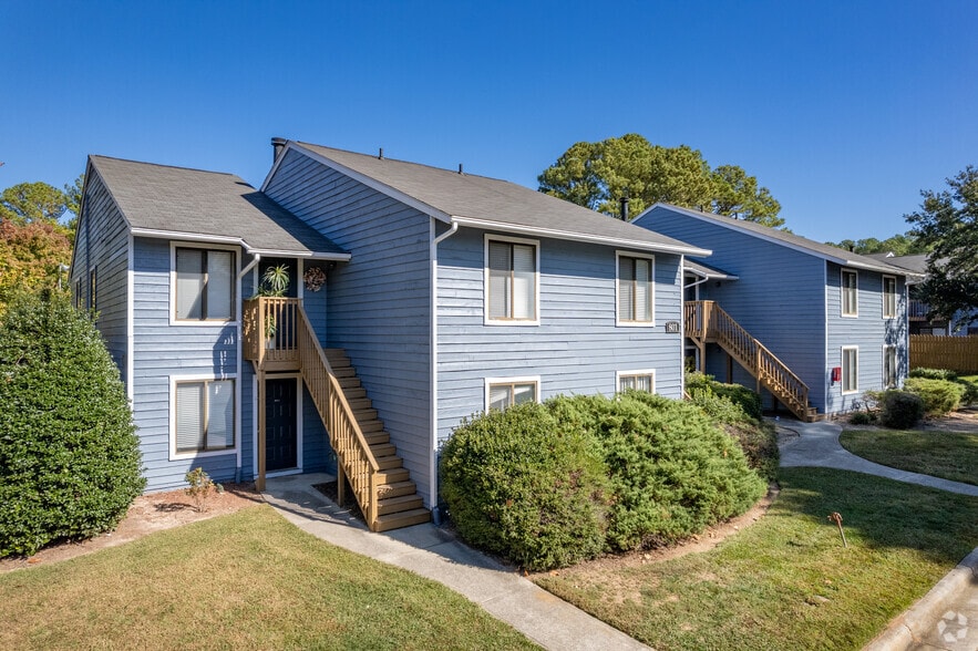 Building Photo - Treybrooke at the Park