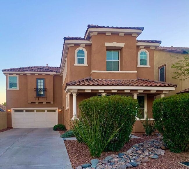 Building Photo - MOVE IN SPECIALS !! 4BD 3BA in South Tempe...