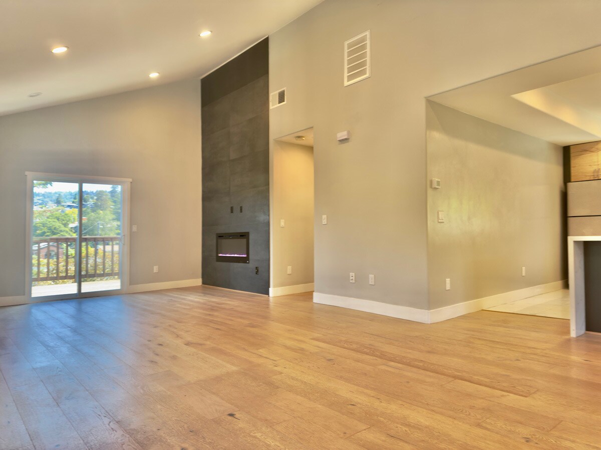 Building Photo - 914 Everett Ave