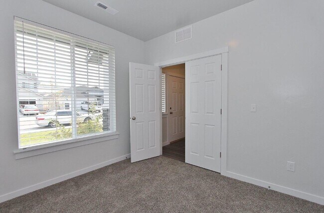 Building Photo - Immaculate & Spacious home in West Meridian