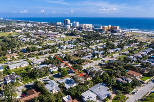 Building Photo - 136 Valencia Dr