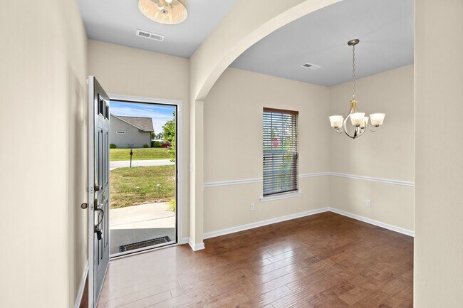 Building Photo - Beautiful 3-Bedroom Home with Fireplace an...
