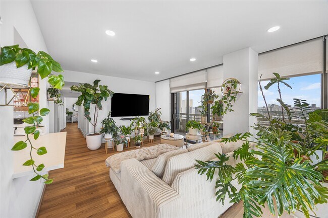 Building Photo - 14 Greenway Plz