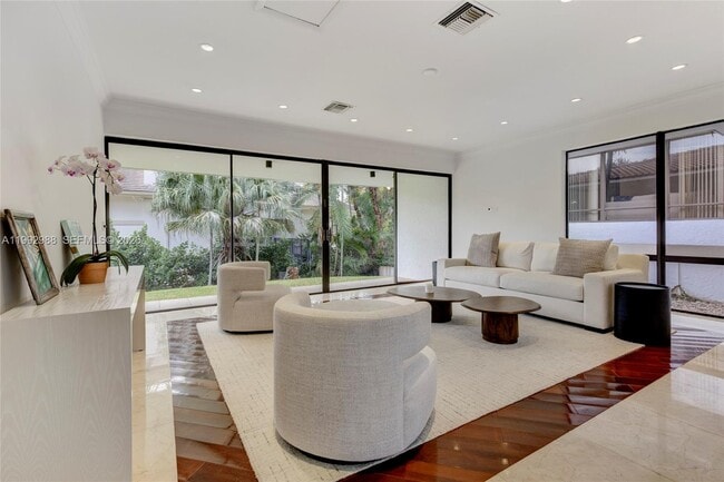 Building Photo - 8118 Los Pinos Blvd