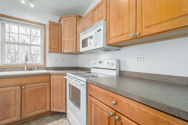 Building Photo - 250-260 S McGinty St