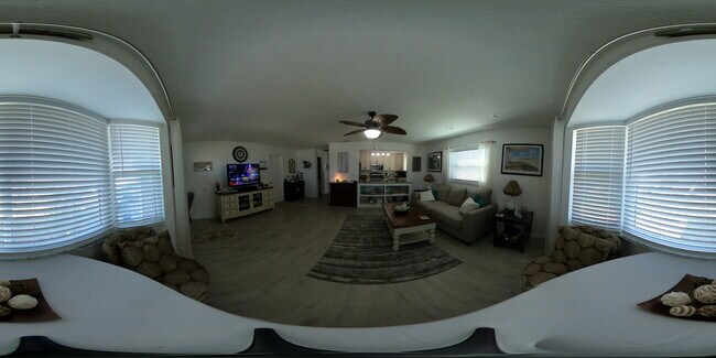 Building Photo - 137 Magnolia St