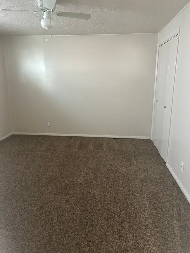 Building Photo - 98 E 1500 S